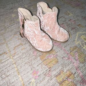 Joyfolie pink velvet booties sz 6